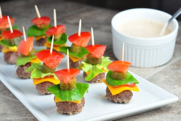 Mini-burgeri dietetici cu dressing delicios